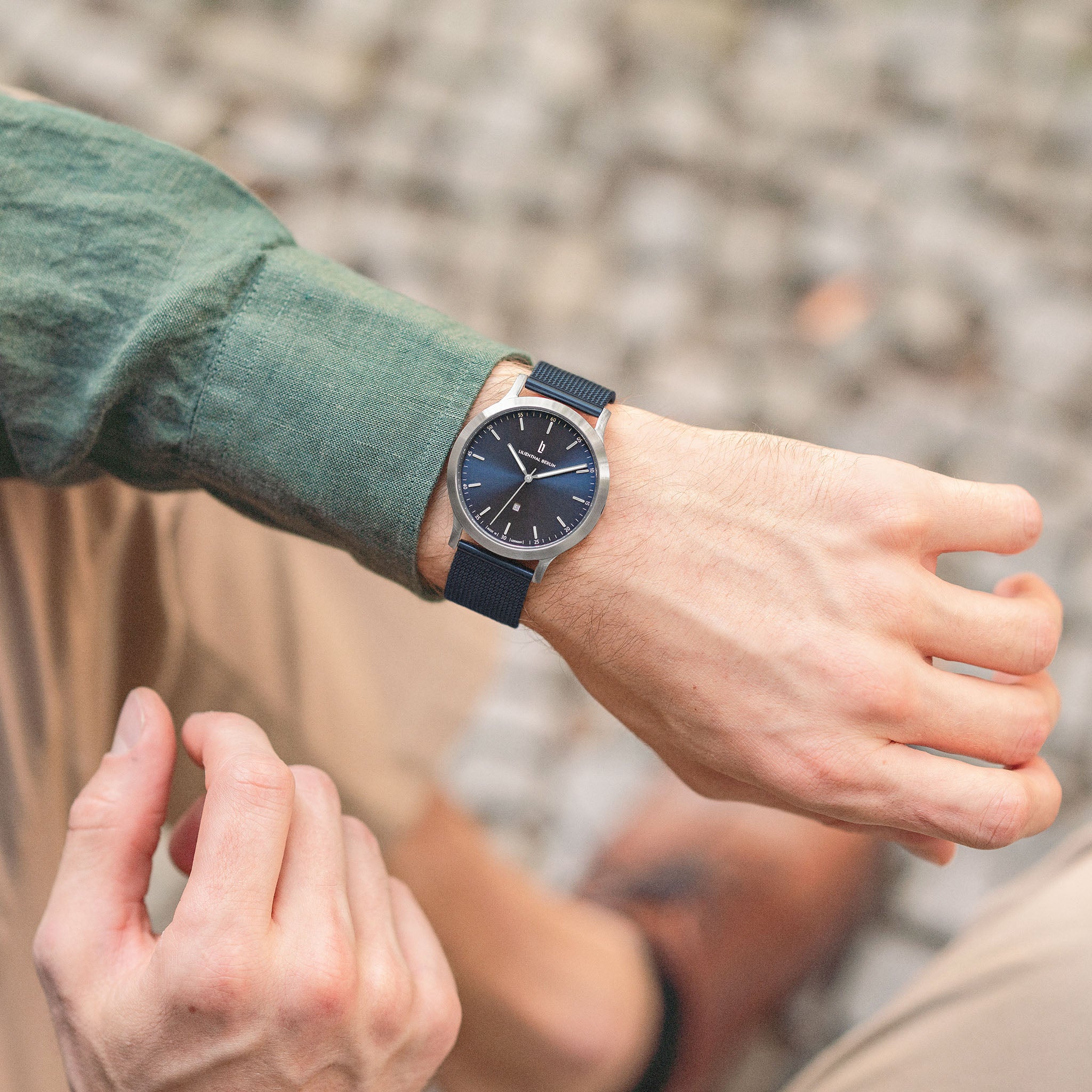 Huxley – Silver Blue