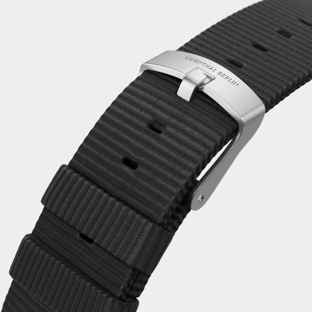 Huxley – Silver White Sportive