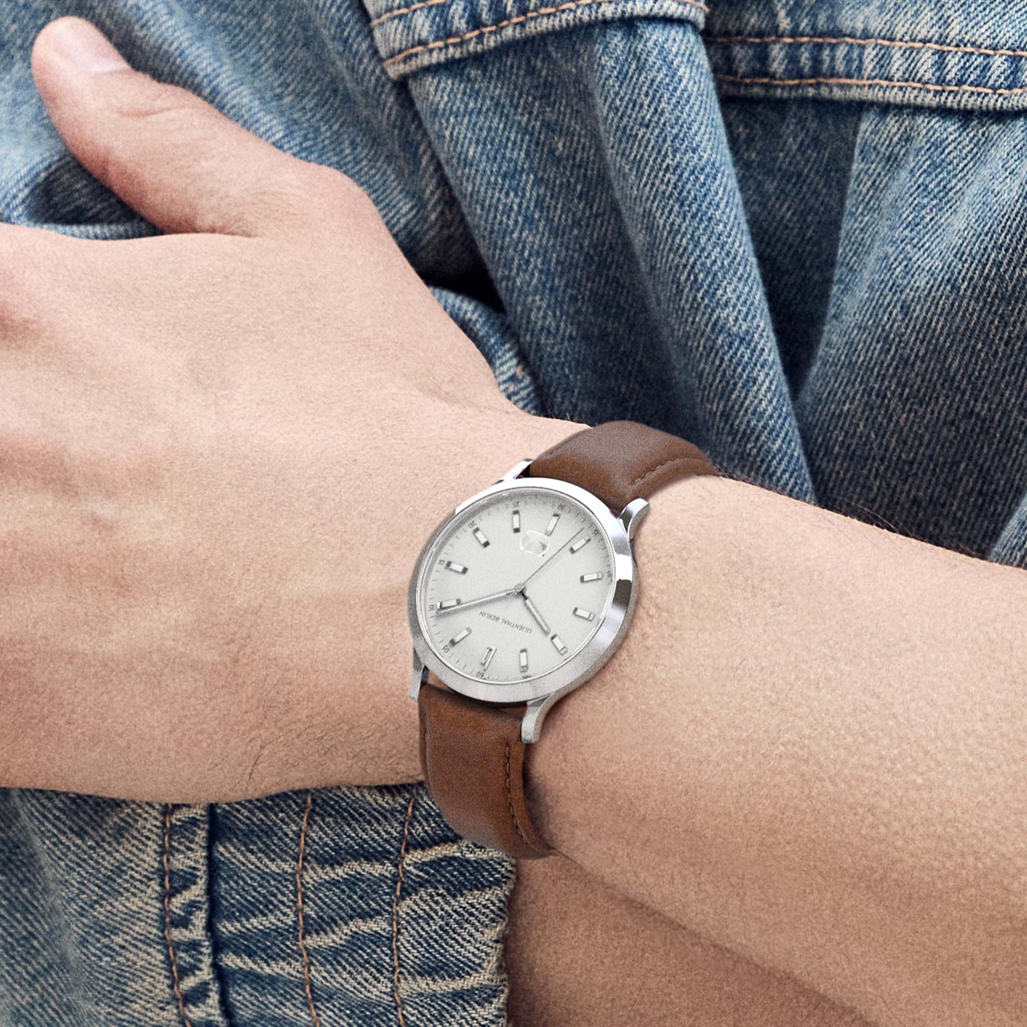 Huxley II – Alabaster White